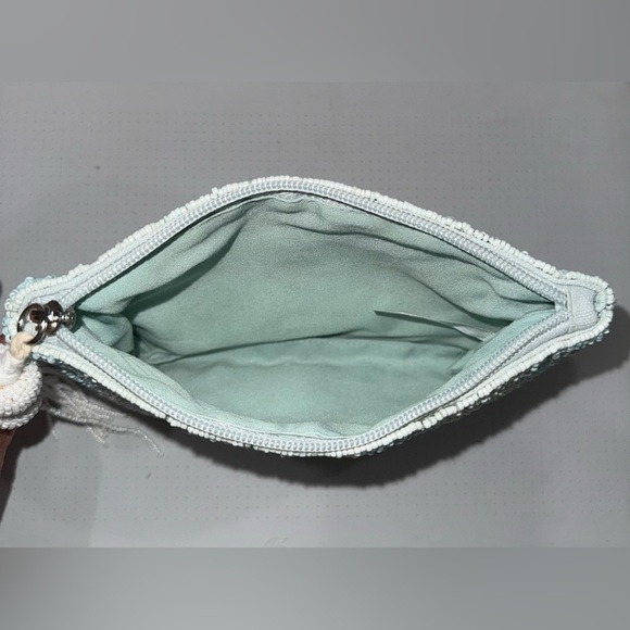 EUC Beaded Shell pouch in Blue and White - Picture 3 of 5